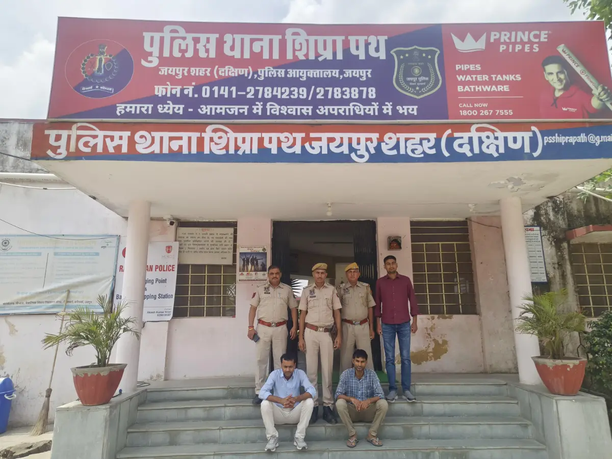 Jaipur: युवक का अपहरण कर रेप के केस में फंसाने की दी धमकी, मांगी 8 लाख की फिरौती Jaipur: युवक का अपहरण कर रेप के केस में फंसाने की दी धमकी, मांगी 8 लाख की फिरौती