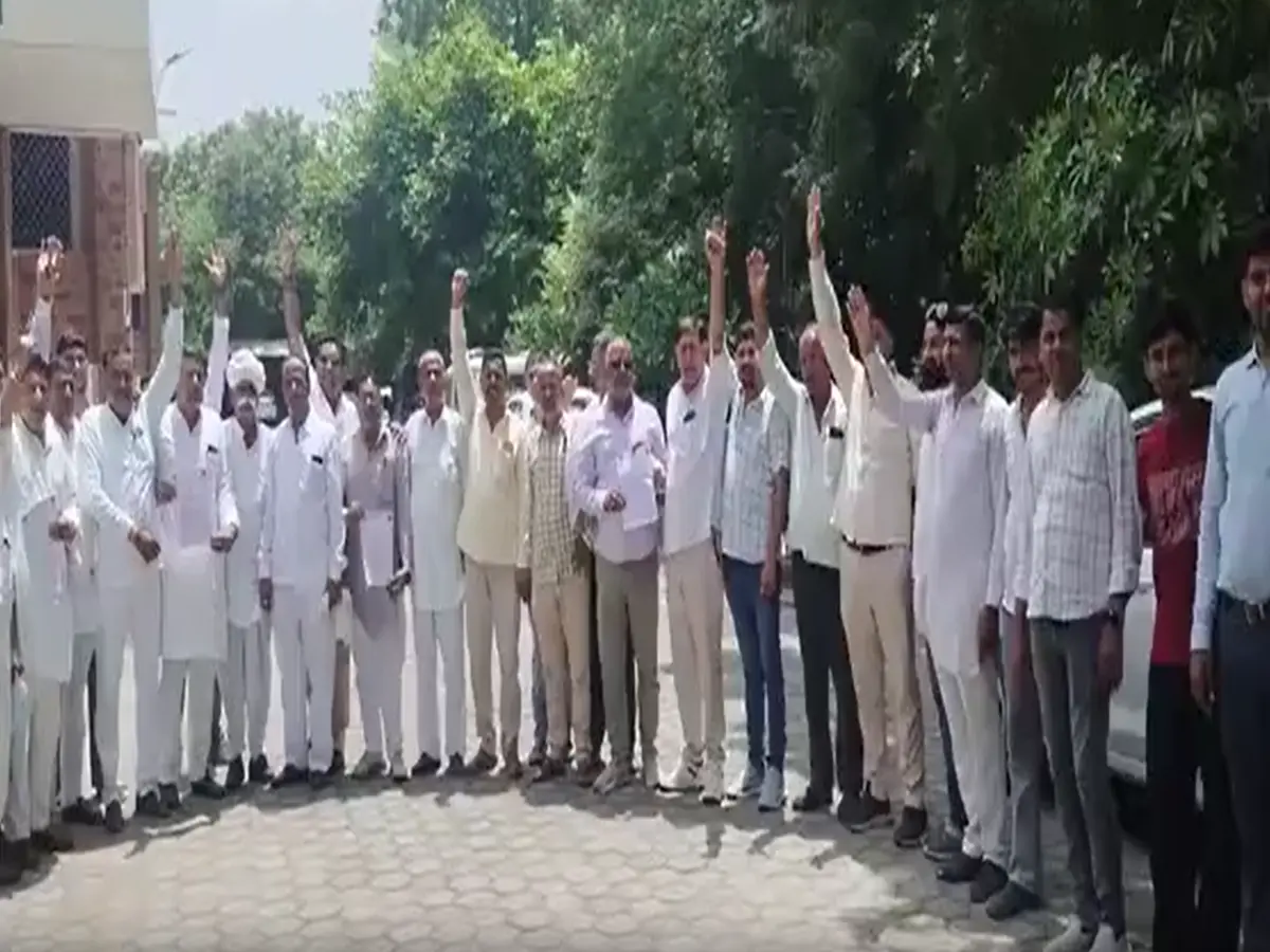 Jodhpur: हिरण शिकार और पेड़ों की कटाई पर गूंजे सवाल, वन विभाग पर गंभीर आरोप Jodhpur: हिरण शिकार और पेड़ों की कटाई पर गूंजे सवाल, वन विभाग पर गंभीर आरोप