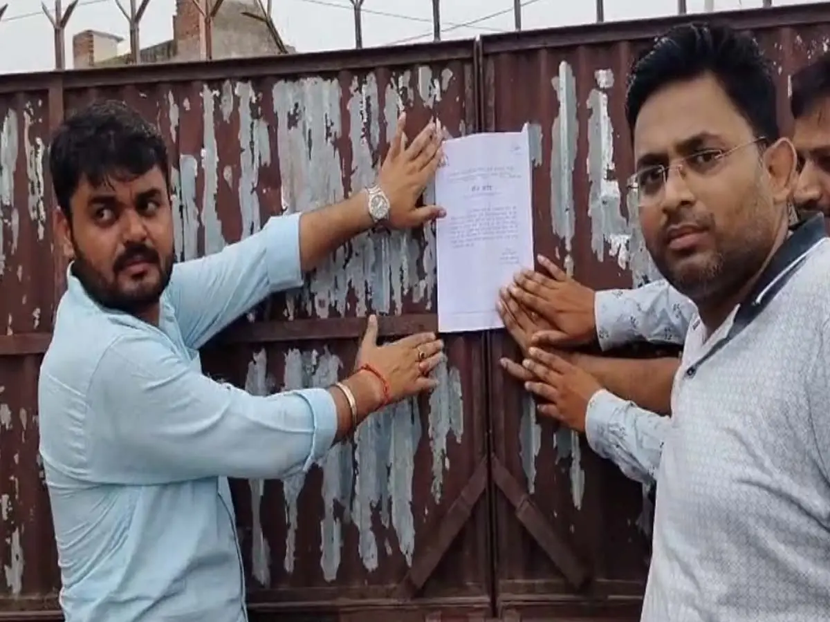 Dholpur News : नियमों की अनदेखी कर रहे मैरिज होम गार्डन पर सीज़ के नोटिस Dholpur News : नियमों की अनदेखी कर रहे मैरिज होम गार्डन पर सीज़ के नोटिस