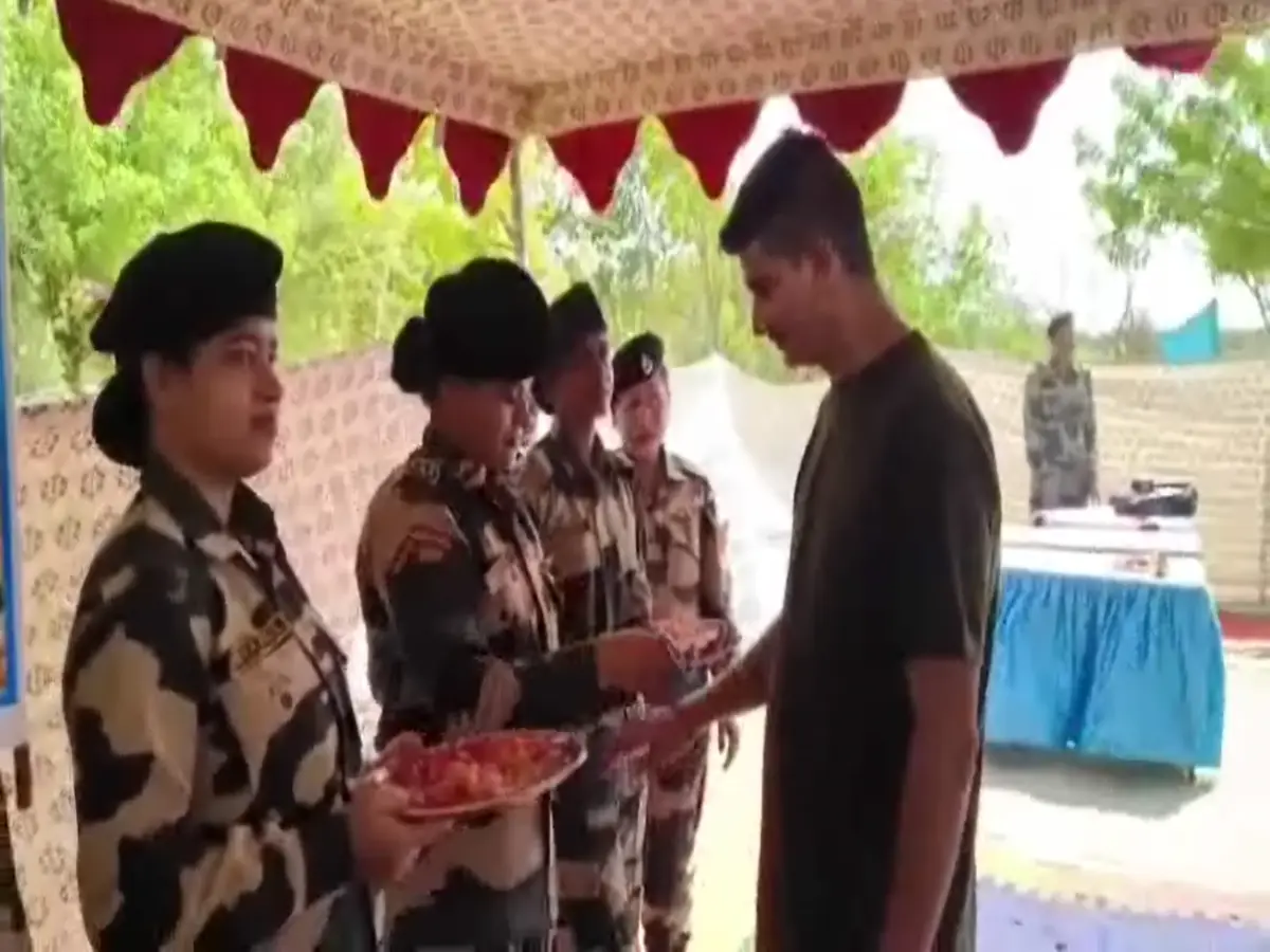 Raksha Bandhan 2025: सरहद पर भी सजी राखी की महफिल, BSF बहनों ने बांधी देशभक्ति की डोर