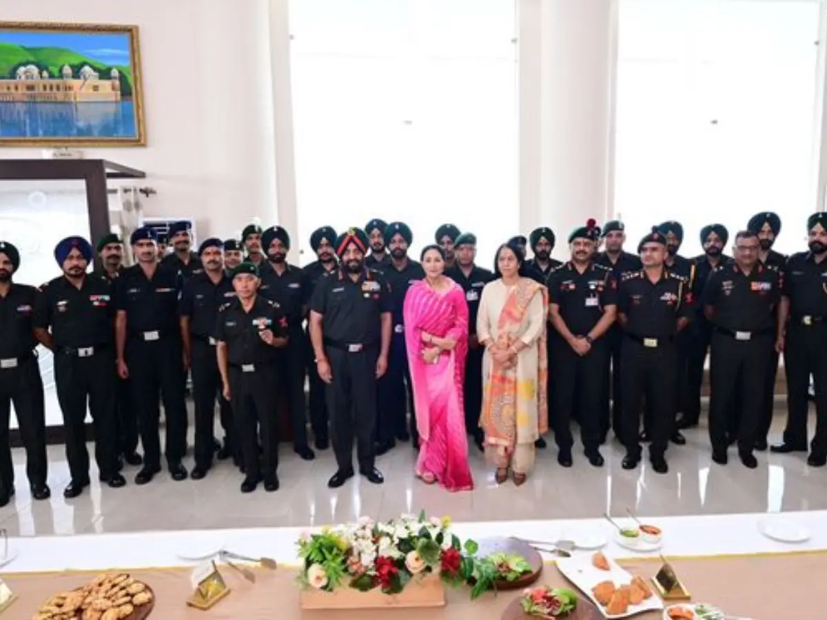 दीया कुमारी ने आर्मी कैंप में जवानों को बांधी राखी, बोलीं- हमारे देश का गर्व... दीया कुमारी ने आर्मी कैंप में जवानों को बांधी राखी, बोलीं- हमारे देश का गर्व...