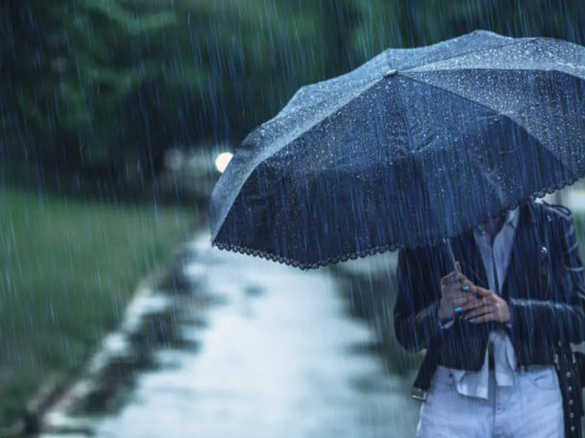Rajasthan Weather Update: राजस्थान में आज जमकर बरसेंगे मेघा, भयंकर बारिश के साथ तेज हवा मचाएगी कहर, पढ़ें वेदर अपडेट