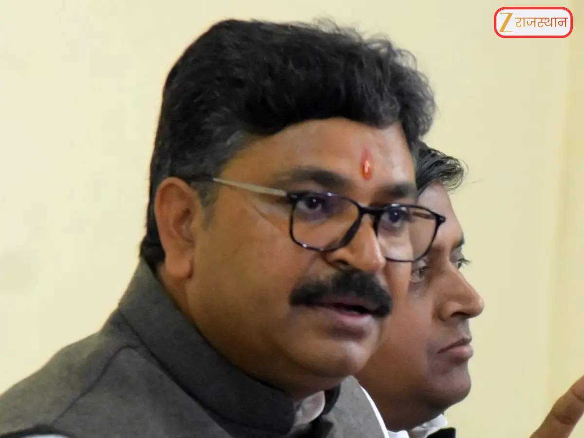 Rajasthan Politics: अलवर में भूमाफियाओं पर होगी सख्त कार्रवाई, टीकाराम जूली ने किया वादा पनपने का नहीं देंगे मौका Rajasthan Politics: अलवर में भूमाफियाओं पर होगी सख्त कार्रवाई, टीकाराम जूली ने किया वादा पनपने का नहीं देंगे मौका