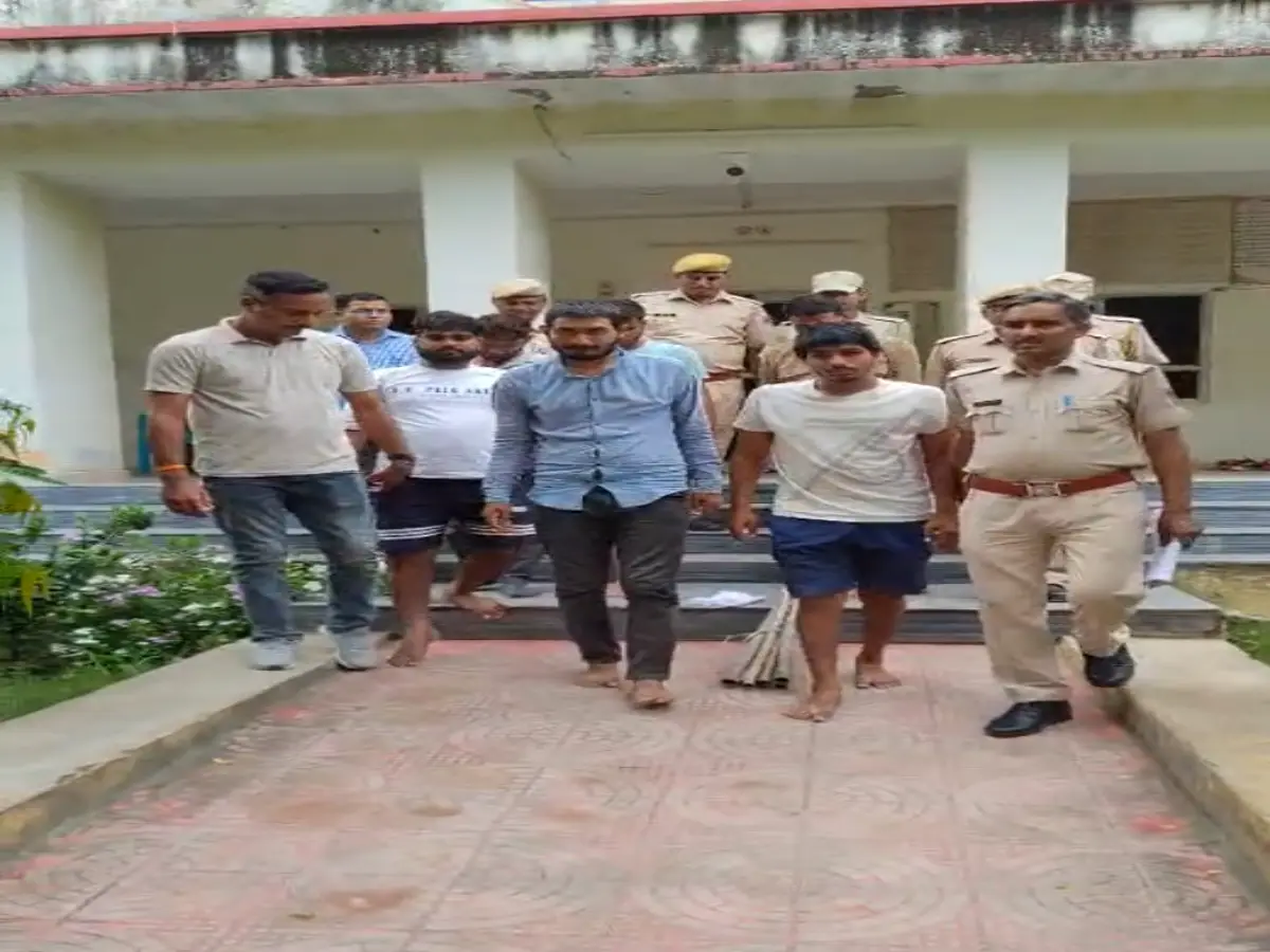 Sikar News: सीकर पुलिस का बड़ा एक्शन, अपराध की साजिश से पहले 6 आरोपी हथियारों के साथ दबोचे Sikar News: सीकर पुलिस का बड़ा एक्शन, अपराध की साजिश से पहले 6 आरोपी हथियारों के साथ दबोचे