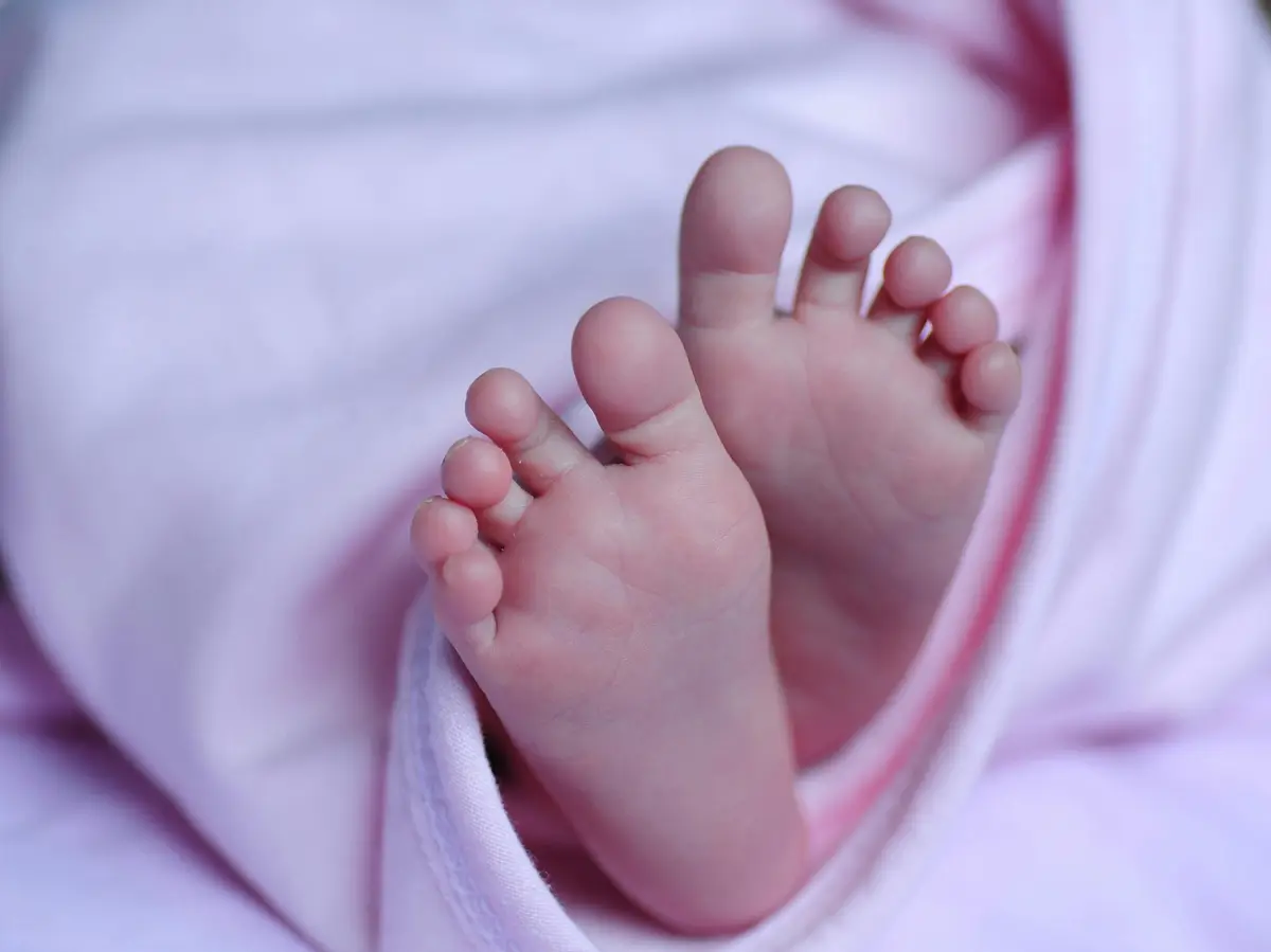 ऐसी जगह रोता मिला करीब डेढ़ महीने का नवजात, कांपा लोगों का कलेजा, बोले- कैसी मां होगी जो...