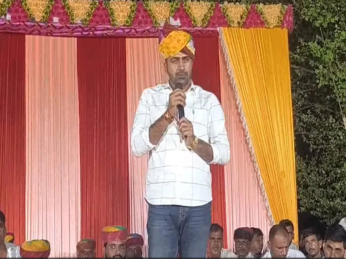 Didwana News: धूड़िला में भव्य तेजा गायन, कलाकारों के गीतों पर खुश से झूम उठे श्रद्धालु Didwana News: धूड़िला में भव्य तेजा गायन, कलाकारों के गीतों पर खुश से झूम उठे श्रद्धालु