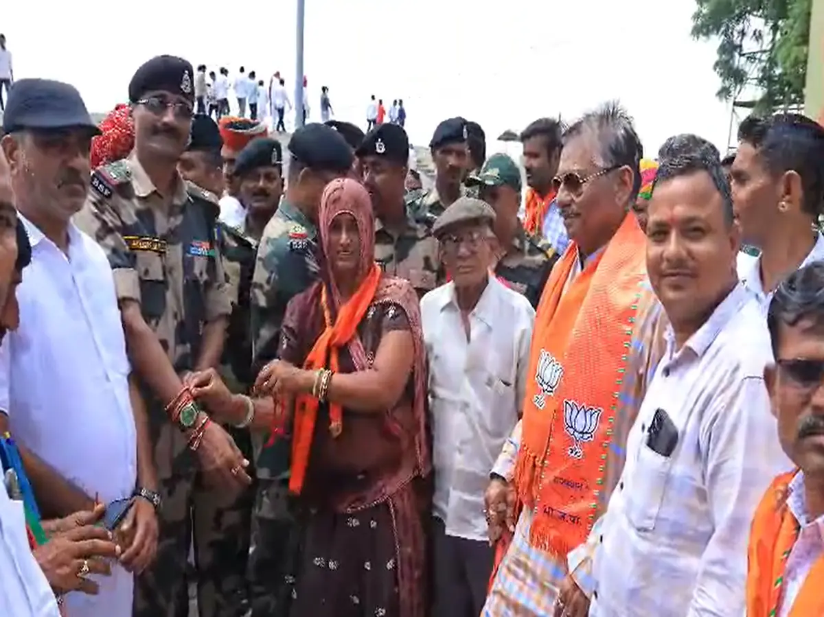 Jalore News: BJP कार्यकर्ताओं ने सैनिकों को राखी बांधी, निकाली तिरंगा यात्रा