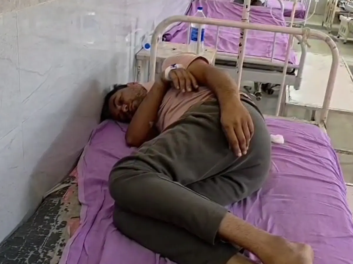 Alwar News: 'बेवजह की मारपीट से मौत अच्छी', पुलिस हिरासत में ऐसा क्या हुआ? Alwar News: 'बेवजह की मारपीट से मौत अच्छी', पुलिस हिरासत में ऐसा क्या हुआ?