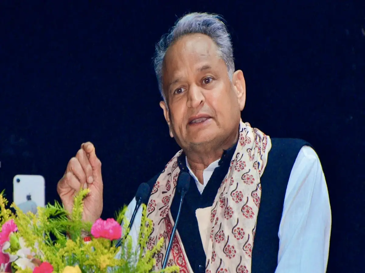 Ashok Gehlot: राहुल-प्रियंका की हिरासत पर गहलोत का बयान, चुनाव आयोग के साथ भाजपा पर साधा निशाना Ashok Gehlot: राहुल-प्रियंका की हिरासत पर गहलोत का बयान, चुनाव आयोग के साथ भाजपा पर साधा निशाना