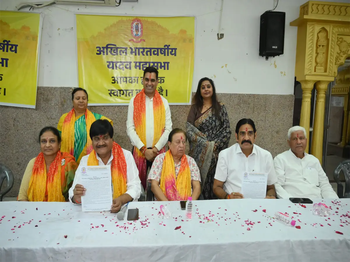 फरहान अख्तर की फिल्म '120 बहादुर खिलाफ BJP नेता, कहा- राजस्थान में विरोध न हो इसलिए... फरहान अख्तर की फिल्म '120 बहादुर खिलाफ BJP नेता, कहा- राजस्थान में विरोध न हो इसलिए...