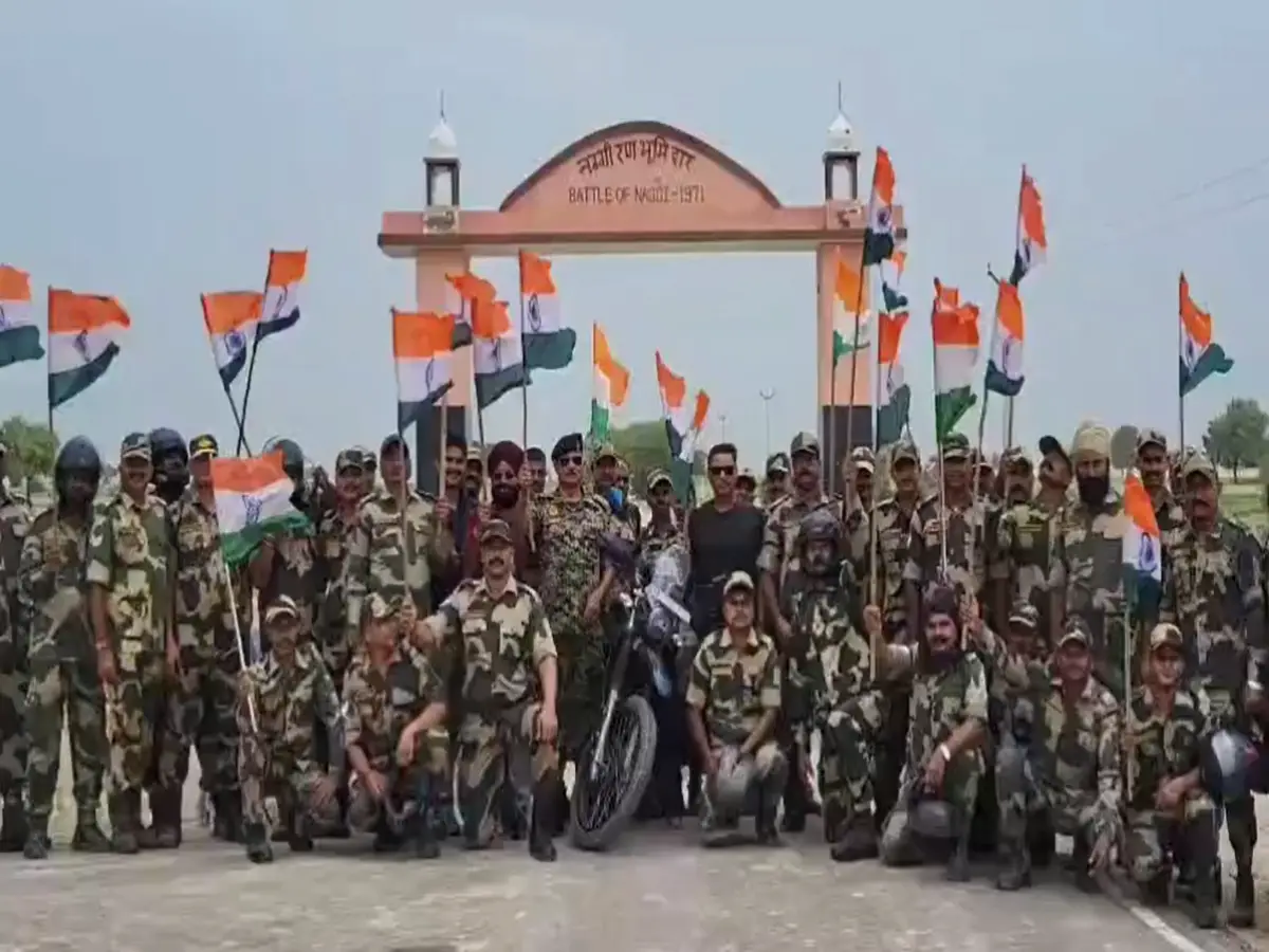 BSF Rally: सीमा पर देशभक्ति का ज्वार! श्रीगंगानगर में BSF की भव्य बाइक तिरंगा रैली BSF Rally: सीमा पर देशभक्ति का ज्वार! श्रीगंगानगर में BSF की भव्य बाइक तिरंगा रैली