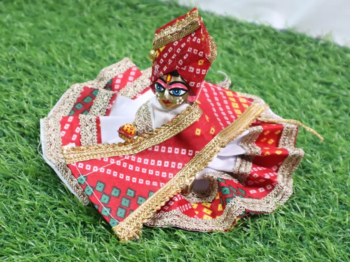 इस जन्माष्टमी लड्डू गोपाल को पहनाए राजस्थानी गोटा-डोरिया पोशाक, आएगा चांद सा निखार!