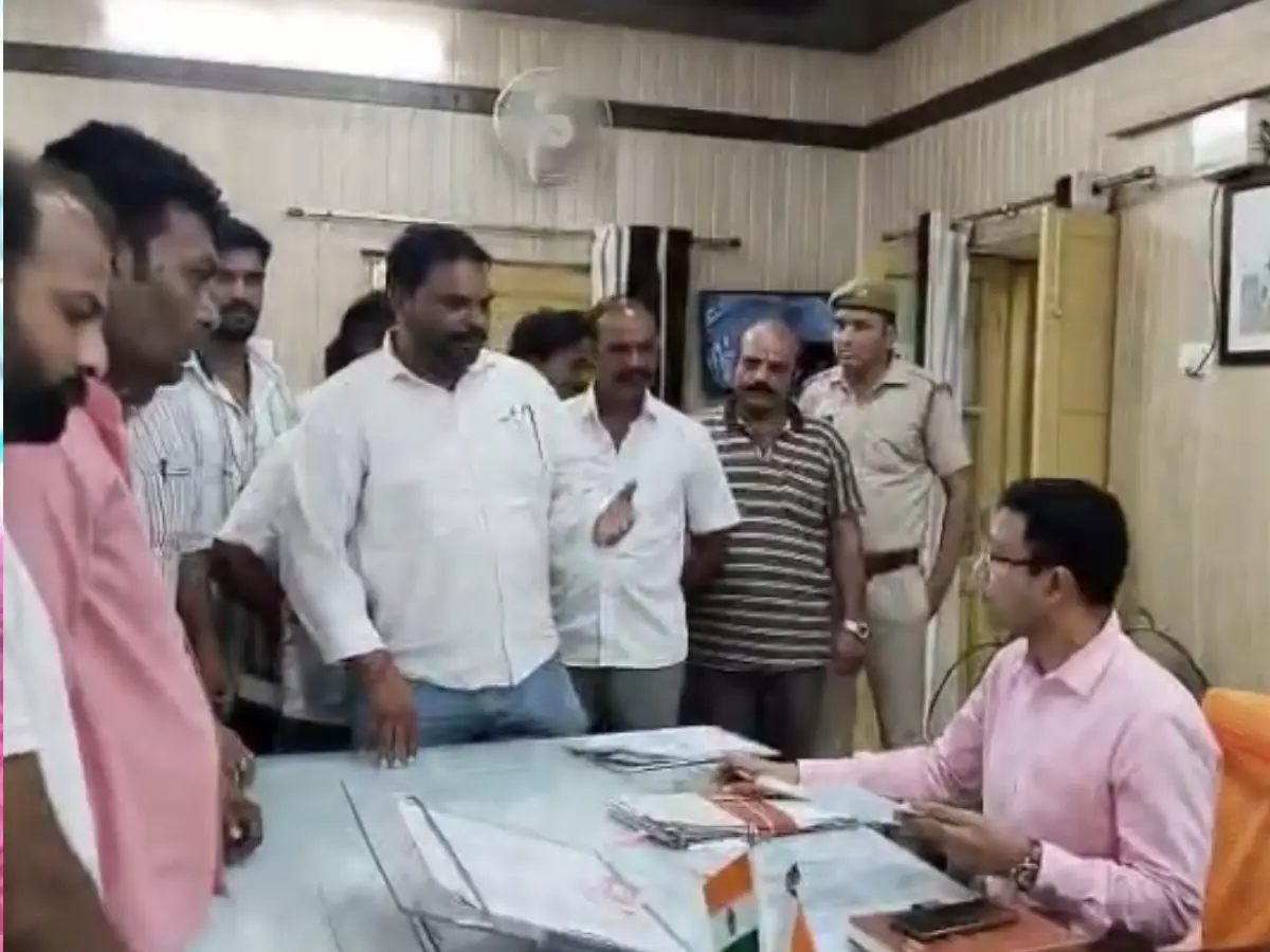 Kota: BJP नेता ने की स्ट्रीट्स डॉग्स की नसबंदी और शेल्टर होम में रखने की मांग Kota: BJP नेता ने की स्ट्रीट्स डॉग्स की नसबंदी और शेल्टर होम में रखने की मांग