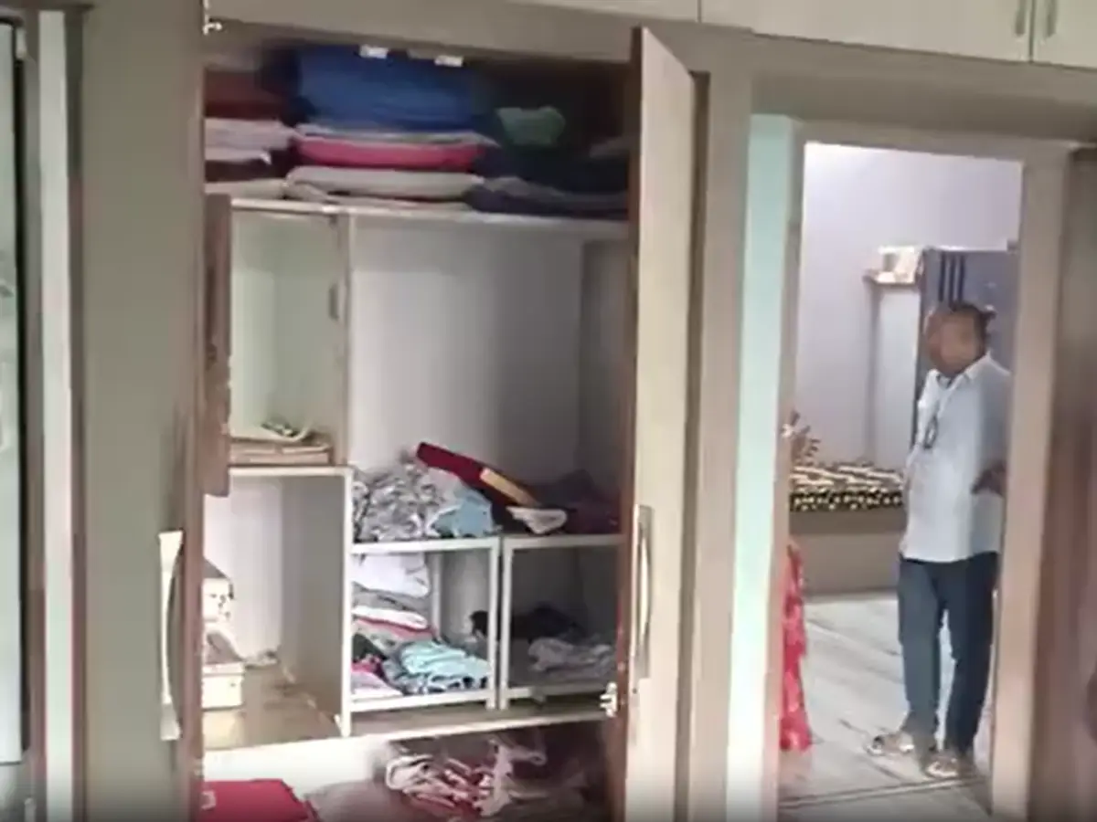 पुष्कर में 85 लाख की चोरी, 80 तोला सोना, ढाई किलो चांदी पर चोरों ने किया हाथ साफ पुष्कर में 85 लाख की चोरी, 80 तोला सोना, ढाई किलो चांदी पर चोरों ने किया हाथ साफ