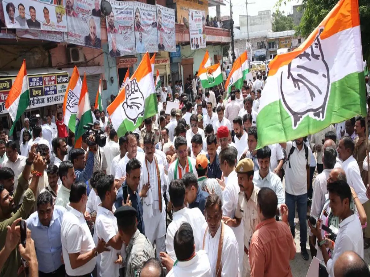 Jaipur News : कांग्रेस का पैदल मार्च, वोटर लिस्ट में चोरी का आरोप, डोटासरा, पायलट और जूली हुए शामिल Jaipur News : कांग्रेस का पैदल मार्च, वोटर लिस्ट में चोरी का आरोप, डोटासरा, पायलट और जूली हुए शामिल