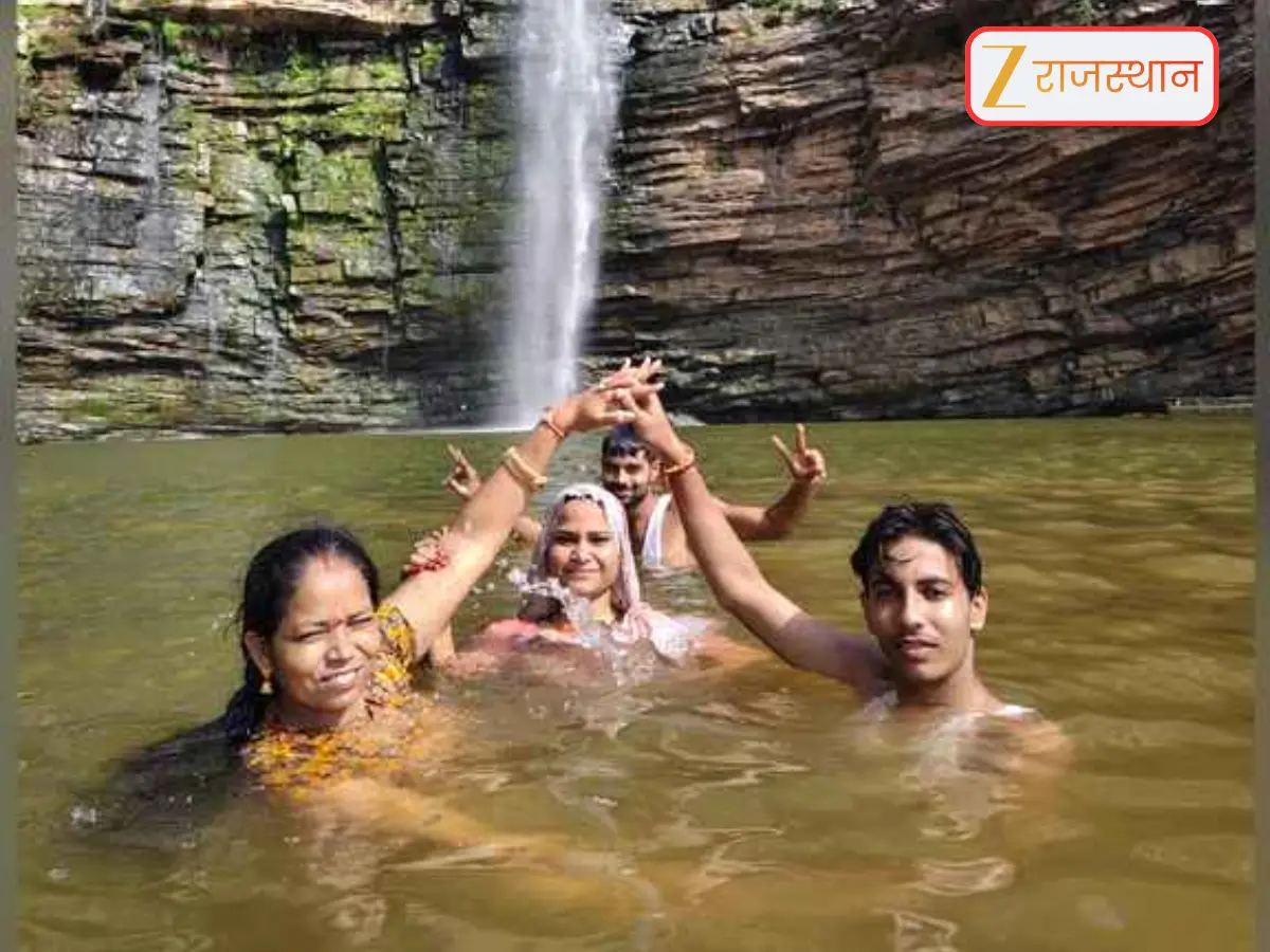 Sawai Madhopur News:  झोझेश्वर महादेव झरने पर सेल्फी के चक्कर मे जान जोखिम में डाल रहे है लोग, सुरक्षा इंतज़ाम नदारद