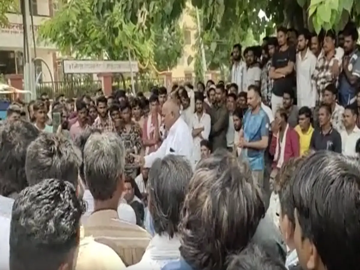 डीडवाना में युवक की डूबने से मौत पर बवाल! धरने पर बैठा सर्व समाज, गिरफ्तारी की उठी जोरदार मांग