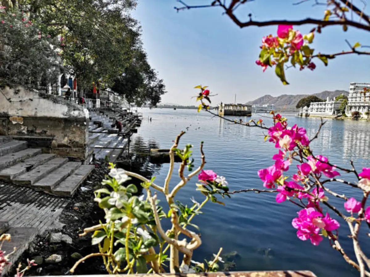 Doodh Talai Lake