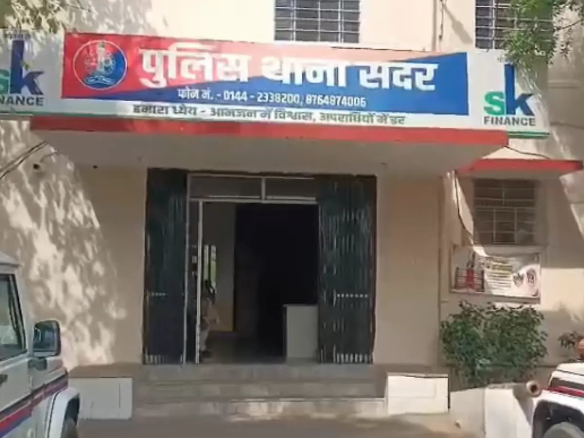 Ajmer: सरकारी कर्मचारी के बेटे को दिया रेलवे दिलाना का झांसा, ठगे लाखों रुपये Ajmer: सरकारी कर्मचारी के बेटे को दिया रेलवे दिलाना का झांसा, ठगे लाखों रुपये