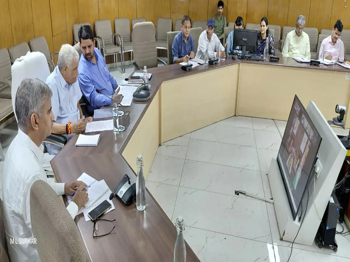किरोड़ीलाल मीणा ने VC में गिनवाई बड़ी कार्रवाइयां, कहा- 56 कंपनियों पर FIR, नरेगा की मॉनिटरिंग और... किरोड़ीलाल मीणा ने VC में गिनवाई बड़ी कार्रवाइयां, कहा- 56 कंपनियों पर FIR, नरेगा की मॉनिटरिंग और...