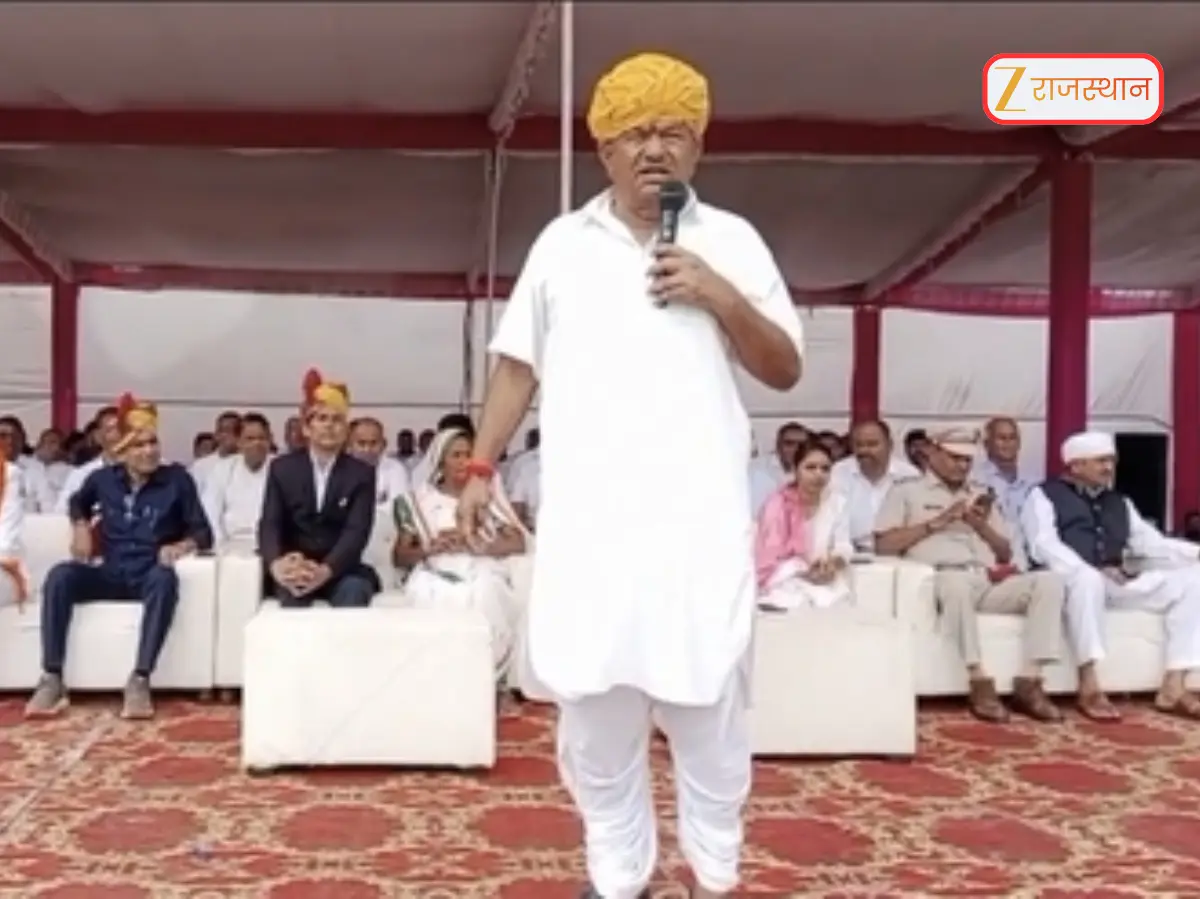 Banswara News: तिरंगा फहराने के लिए चिड़ गए नेता जी, बोले आजादी किसी अधिकारी ने नहीं बल्कि लोगों और नेताओं ने दिलाई....