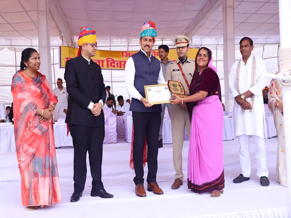 तिरंगे के रंग में रंगा दौसा! मंत्री राठौड़ की अगुवाई में मनाया गया ऐतिहासिक दिवस तिरंगे के रंग में रंगा दौसा! मंत्री राठौड़ की अगुवाई में मनाया गया ऐतिहासिक दिवस