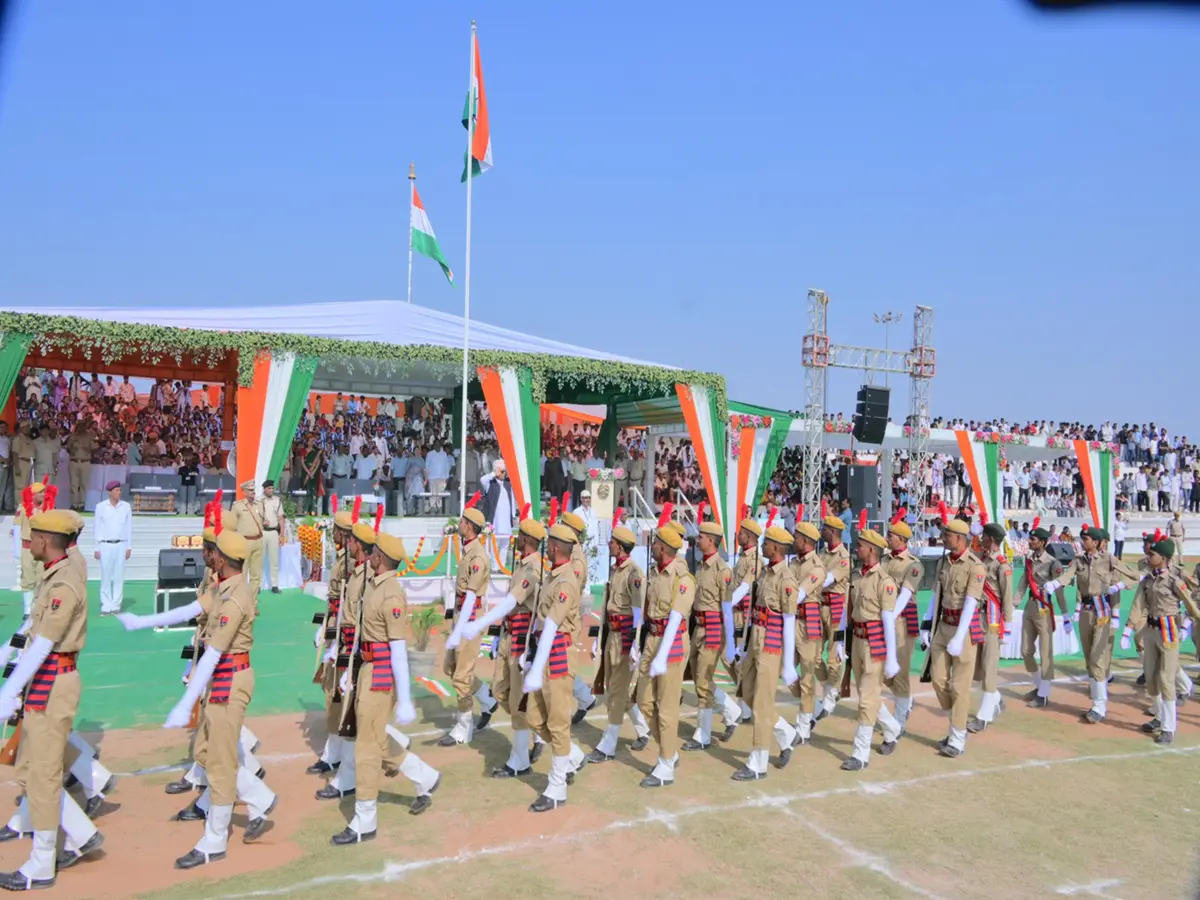 चिकित्सा एवं स्वास्थ्य मंत्री गजेंद्र सिंह खींवसर ने किया ध्वजारोहण, दी ध्वज को सलामी