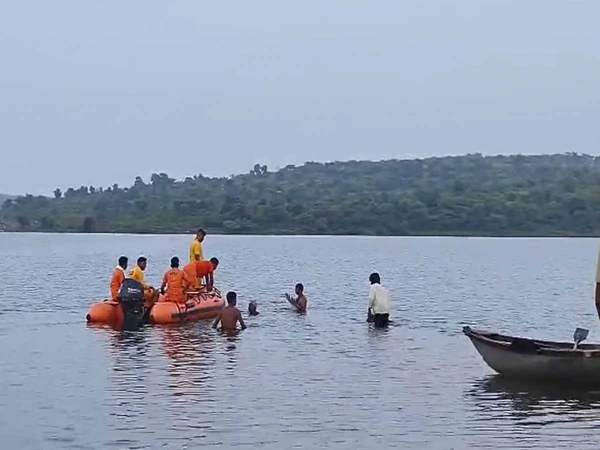 Karauli News: मामचारी बांध में डूबा युवक, तलाश में जुटी सिविल डिफेंस, पुलिस और एसडीआरएफ Karauli News: मामचारी बांध में डूबा युवक, तलाश में जुटी सिविल डिफेंस, पुलिस और एसडीआरएफ
