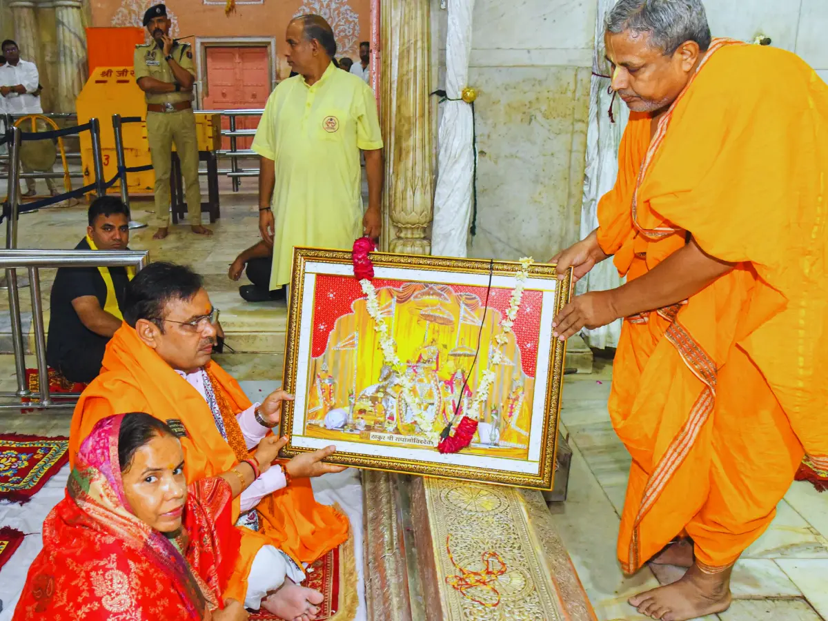 CM भजनलाल शर्मा ने पत्नी संग किए गोविंद देवजी के दर्शन, मंदिर प्रबंधन ने करवाया चौखट पूजन