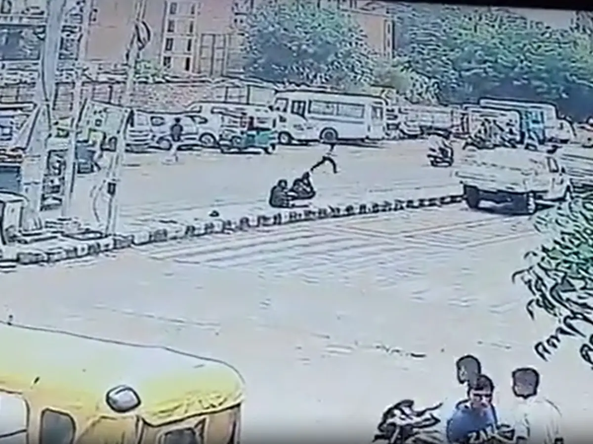 उम्मेद स्टेडियम के पास दिनदहाड़े गैंगवार, CCTV में कैद हुई वारदात