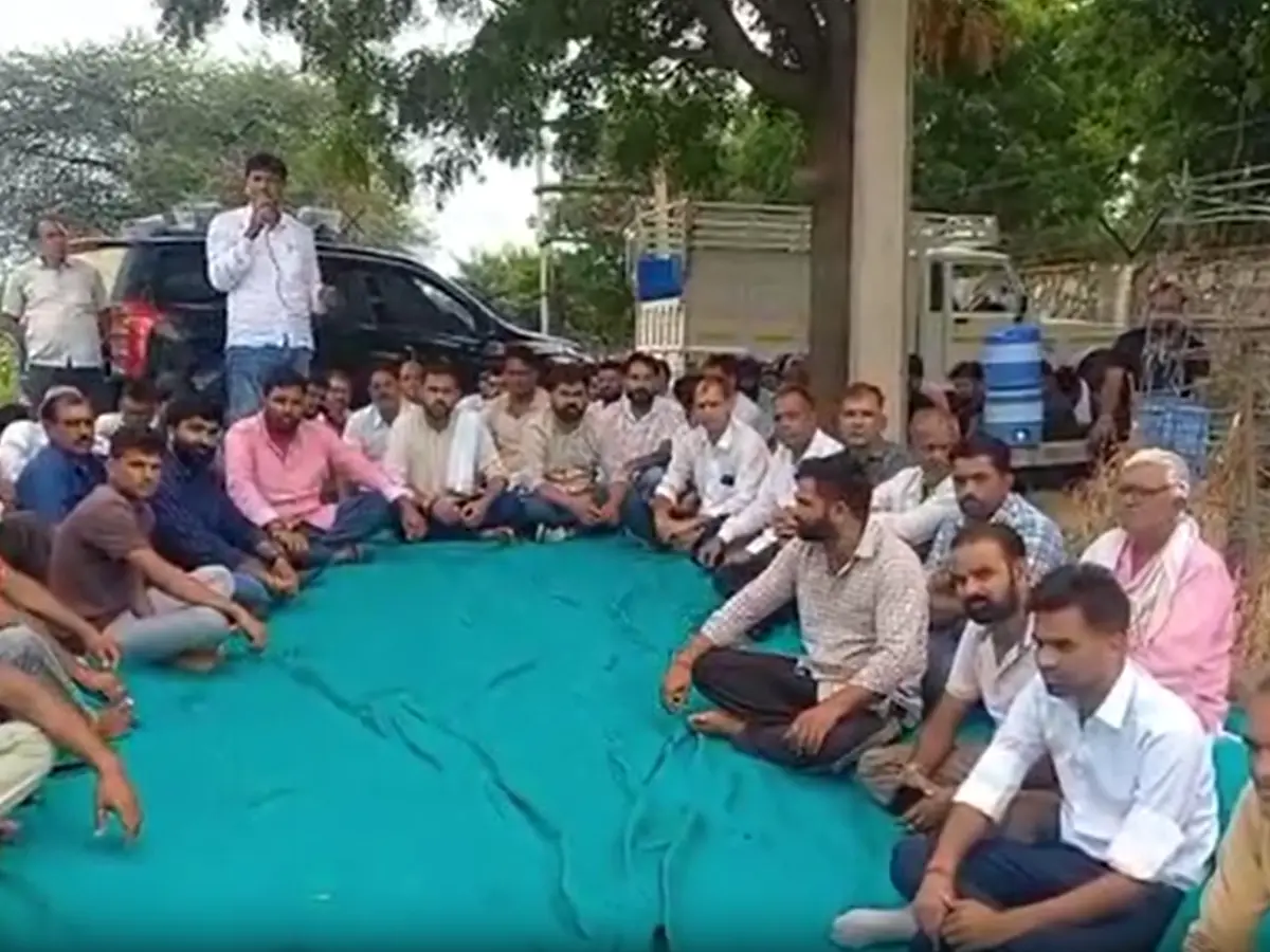 करंट लगने से झुलसा लाइनमैन, अस्पताल में जिंदगी और मौत से जूझ रहा मजदूर