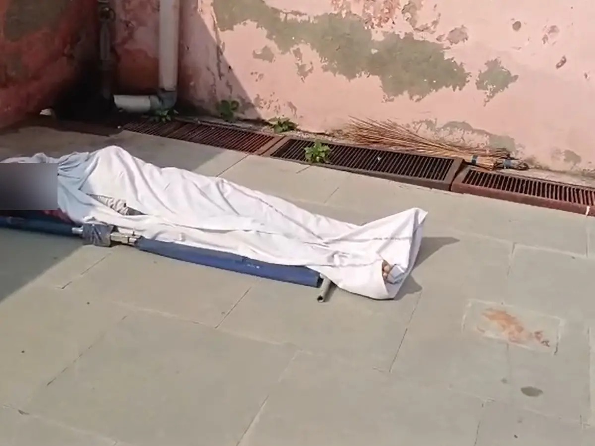 Jhunjhunu में RAC कांस्टेबल पति ने की पत्नी की हत्या, फिर खुद के साथ किया कांड Jhunjhunu में RAC कांस्टेबल पति ने की पत्नी की हत्या, फिर खुद के साथ किया कांड