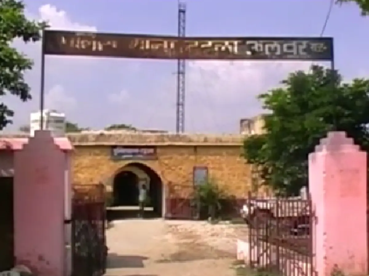Alwar: बदमाशों ने दो भाइयों से की मारपीट, ऊपर बैठ दी जान से मारने की धमकी