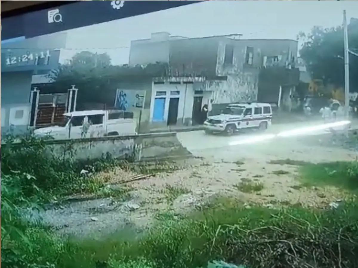 Kotputli: बदमाशों ने महिला से की मारपीट, पुलिस के सामने कैम्पर से कुचले मासूम Kotputli: बदमाशों ने महिला से की मारपीट, पुलिस के सामने कैम्पर से कुचले मासूम