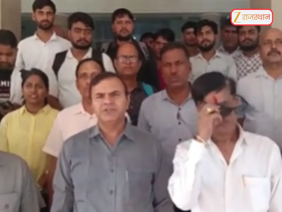Jaipur News: हब एंड स्पोक मॉडल के खिलाफ लैब टेक्नीशियनों का उग्र विरोध, आक्रोश के बाद सौंपा ज्ञापन Jaipur News: हब एंड स्पोक मॉडल के खिलाफ लैब टेक्नीशियनों का उग्र विरोध, आक्रोश के बाद सौंपा ज्ञापन