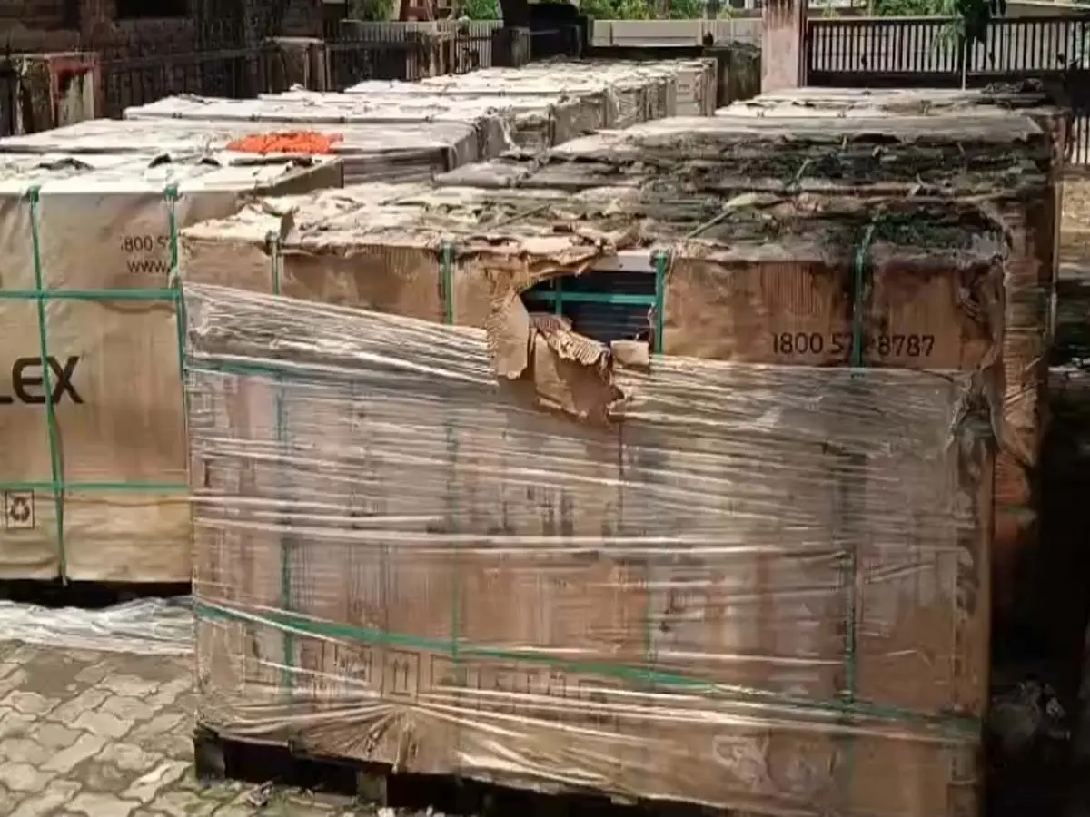 Banswara News : सरकारी अस्पताल में अपनी बारी की इंतजार करते पैकेट बंद सोलर पैनल, लाखों में आ रहा बिजली बिल Banswara News : सरकारी अस्पताल में अपनी बारी की इंतजार करते पैकेट बंद सोलर पैनल, लाखों में आ रहा बिजली बिल