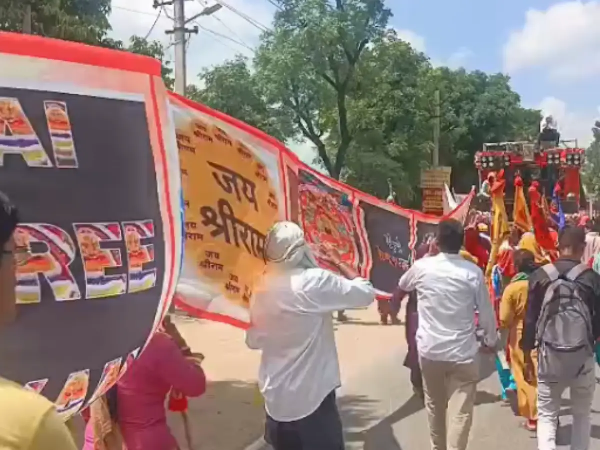Khatu Shyam Ji: 800 श्याम भक्तों ने खाटू श्याम जी को चढ़ाया गया अब तक सबसे बड़ा निशान Khatu Shyam Ji: 800 श्याम भक्तों ने खाटू श्याम जी को चढ़ाया गया अब तक सबसे बड़ा निशान