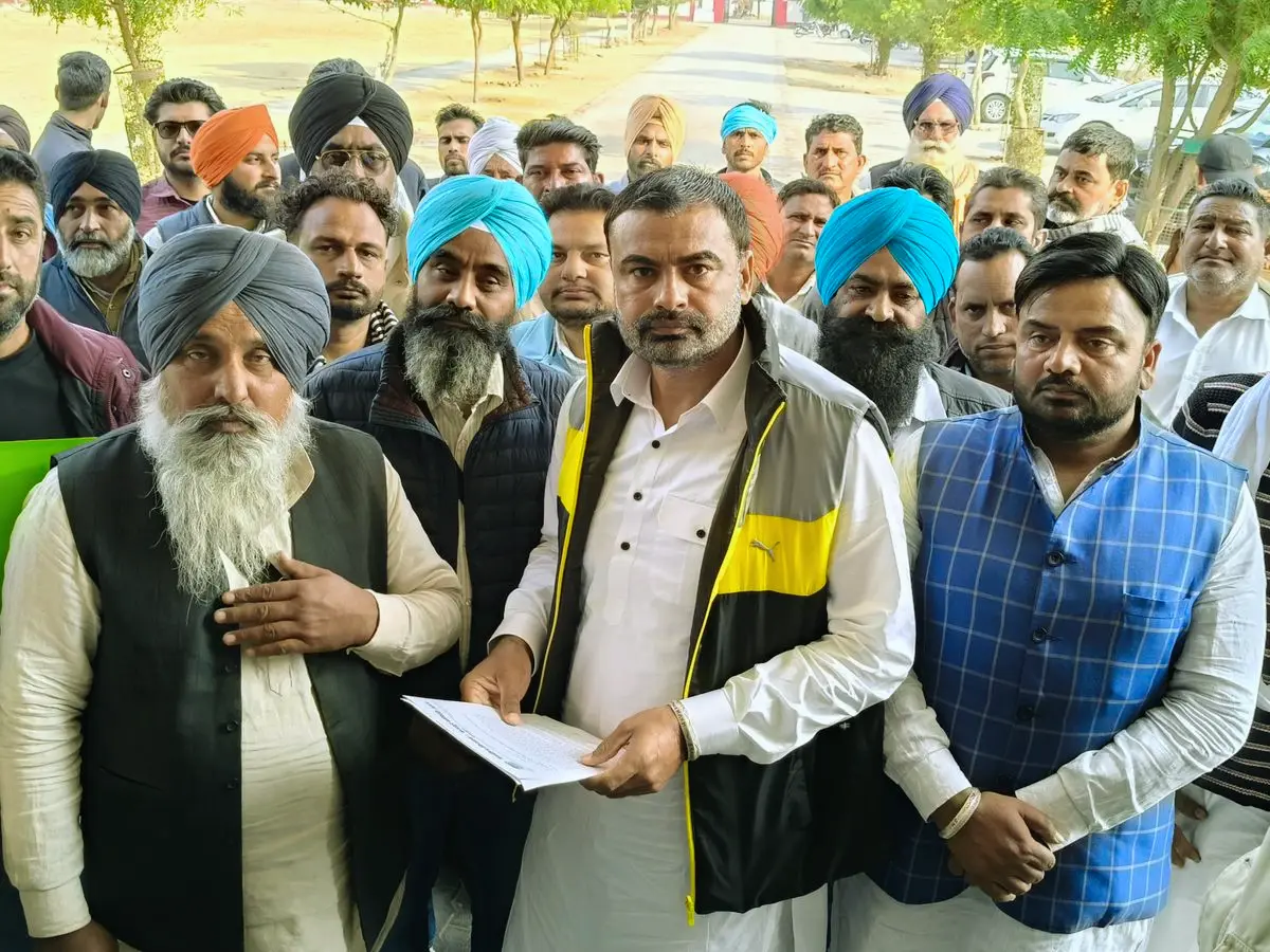 अनूपगढ़ में मूंग की फसल पर संकट, सिंचाई पानी को लेकर किसान और प्रशासन की वार्ता अनूपगढ़ में मूंग की फसल पर संकट, सिंचाई पानी को लेकर किसान और प्रशासन की वार्ता