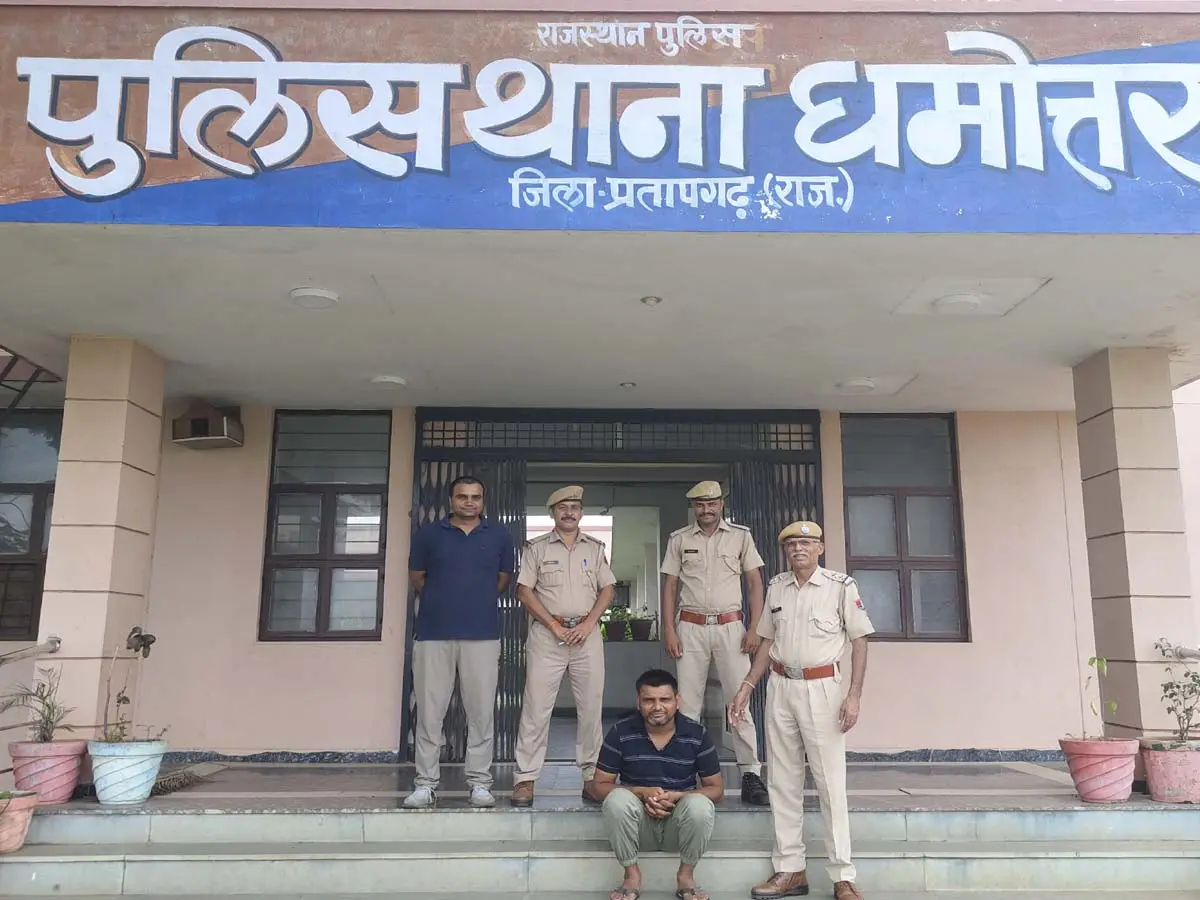 Pratapgarh News : पंचायत के खाते से 70 लाख फर्जी फर्मों को ट्रांसफर, VDO गिरफ्तार Pratapgarh News : पंचायत के खाते से 70 लाख फर्जी फर्मों को ट्रांसफर, VDO गिरफ्तार