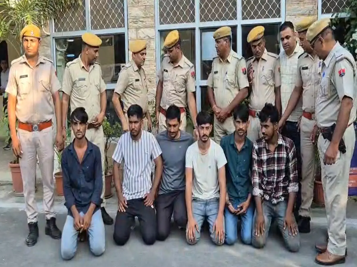 ट्रैक्टर चोरी करने वाले गिरोह का भंडाफोड़, अजमेर पुलिस की हिरासत में 6 आरोपी ट्रैक्टर चोरी करने वाले गिरोह का भंडाफोड़, अजमेर पुलिस की हिरासत में 6 आरोपी