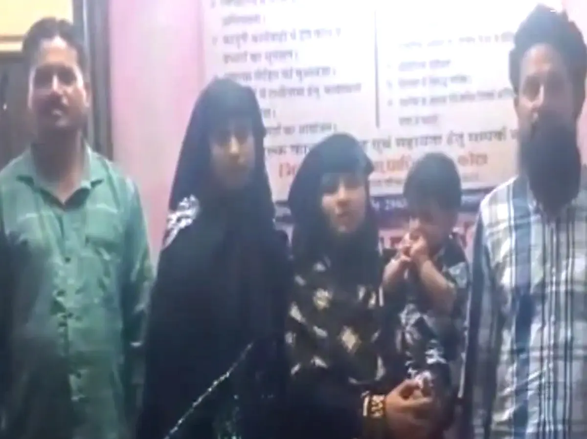 13 महीने बाद फिर जागी ममता तो पड़ोसन से चांदनी ने वापस मांगी बच्ची, खुद ही आई थी सौंपकर 13 महीने बाद फिर जागी ममता तो पड़ोसन से चांदनी ने वापस मांगी बच्ची, खुद ही आई थी सौंपकर