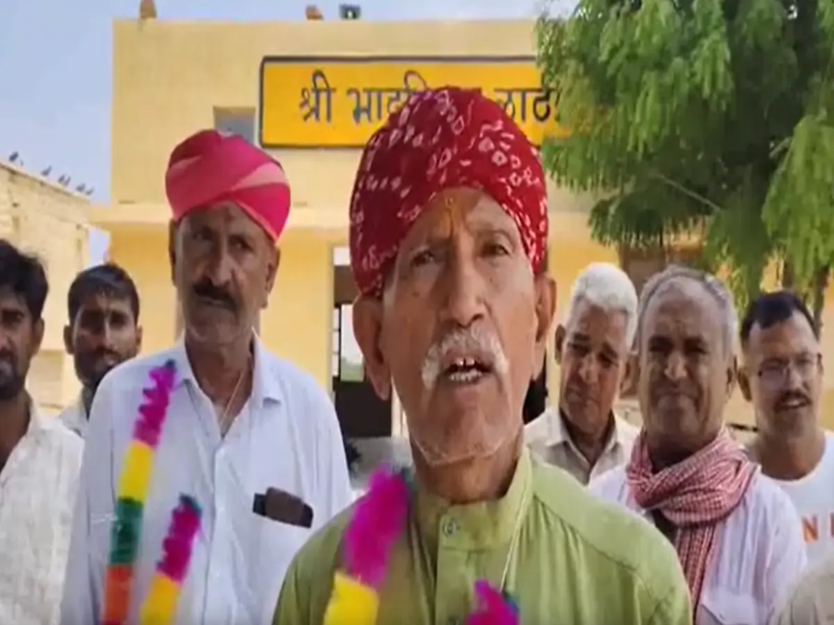 रेल सेवा की वापसी पर जश्न! लाठी स्टेशन पर लालगढ़-जैसलमेर एक्सप्रेस के स्वागत में उमड़ा जनसैलाब
