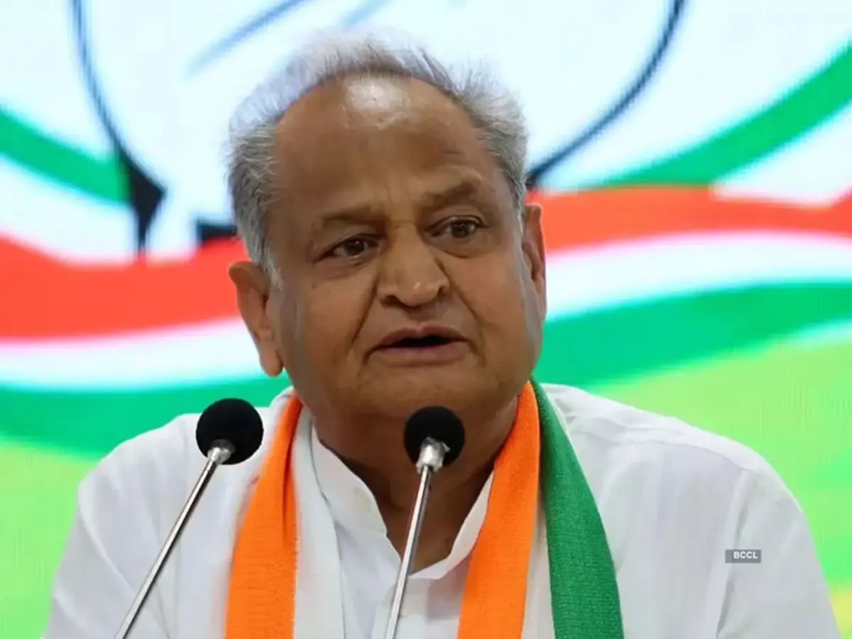 Jodhpur: हादसे में मारे गए युवक के घर पहुंचे गहलोत, बोले – CM को भी दिखानी चाहिए थी संवेदना