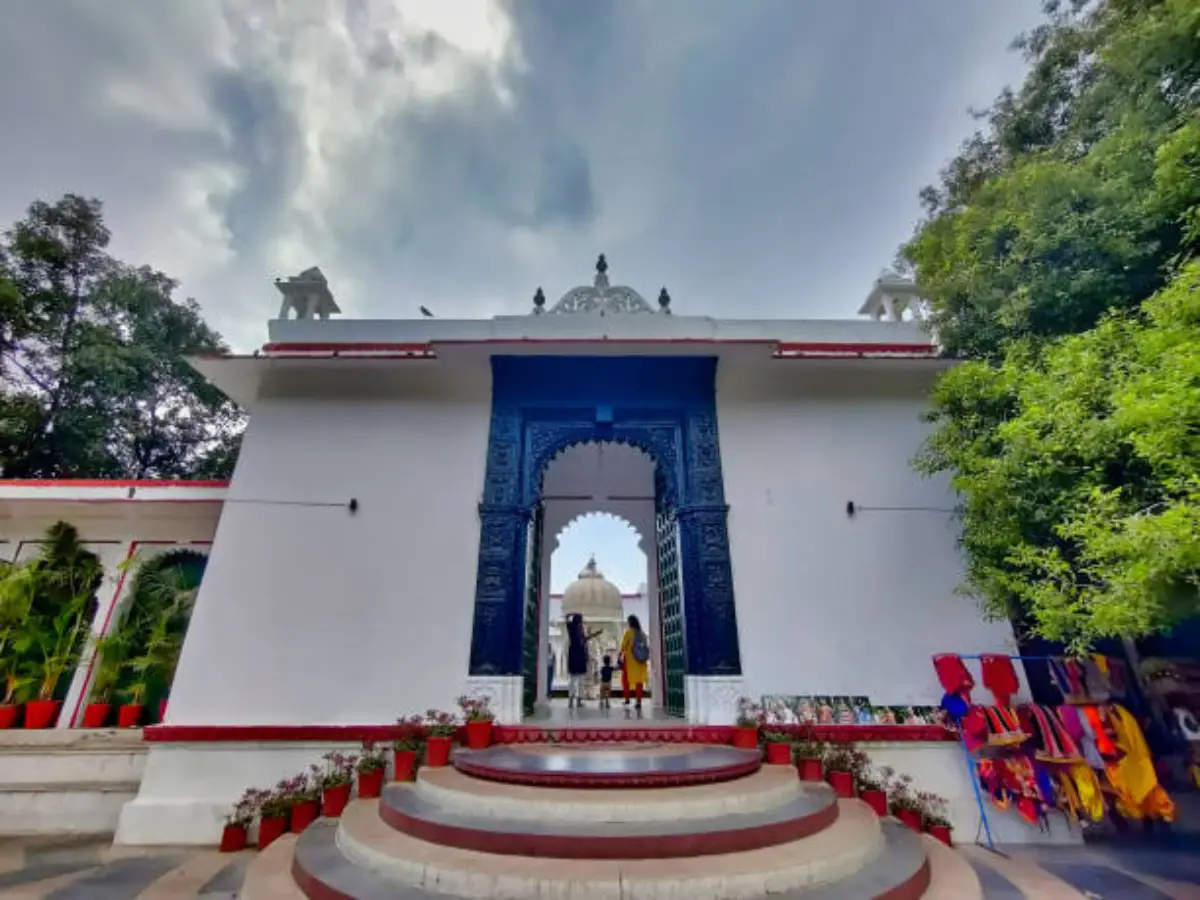 लोकप्रिय पर्यटन स्थल