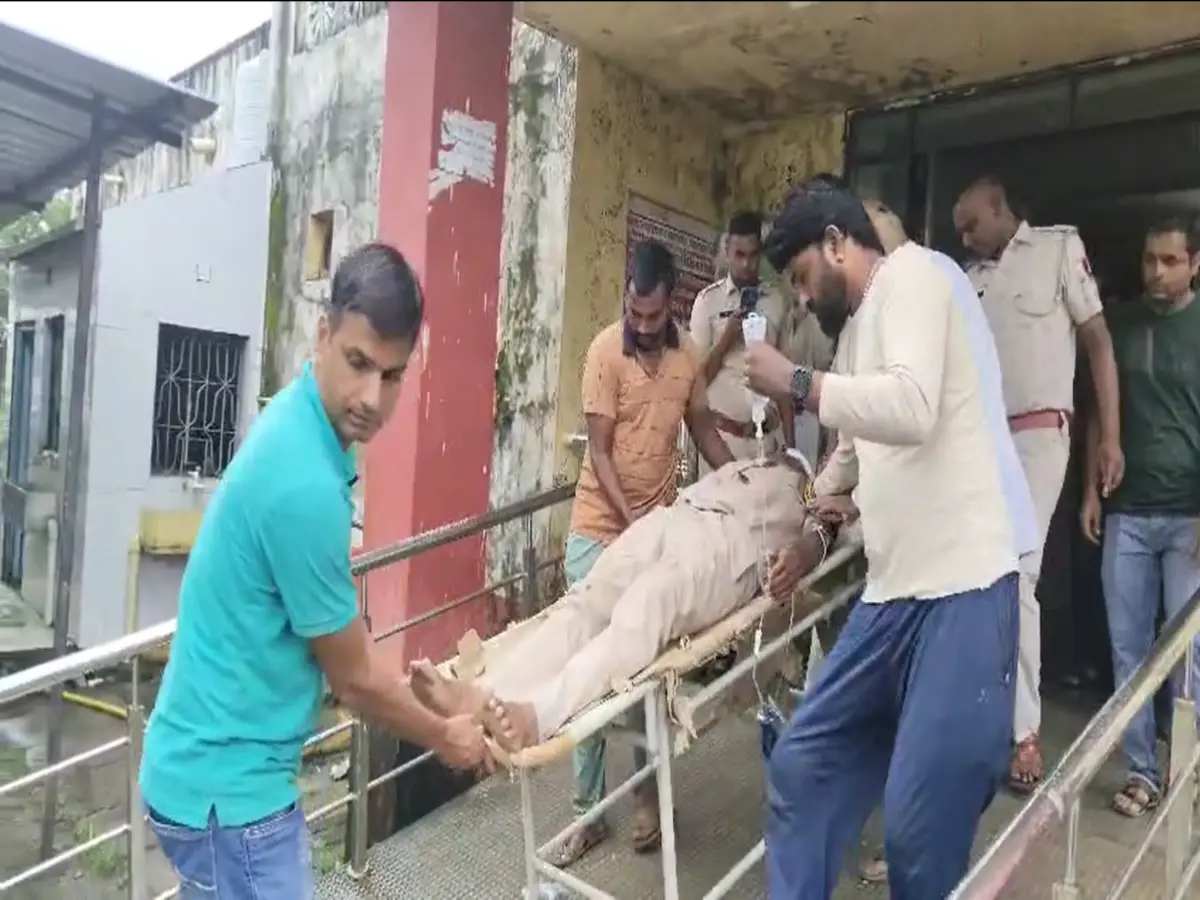 घायलों का इलाज जारी