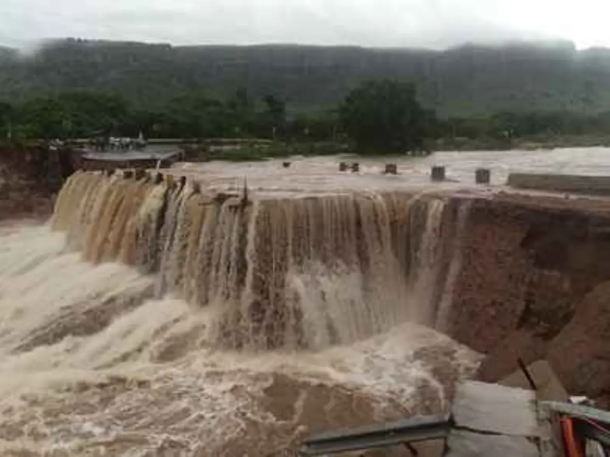 सवाई माधोपुर-श्योपुर-खंडार का सीधा संपर्क कटा, फिर टूटी उघाड़ पुलिया