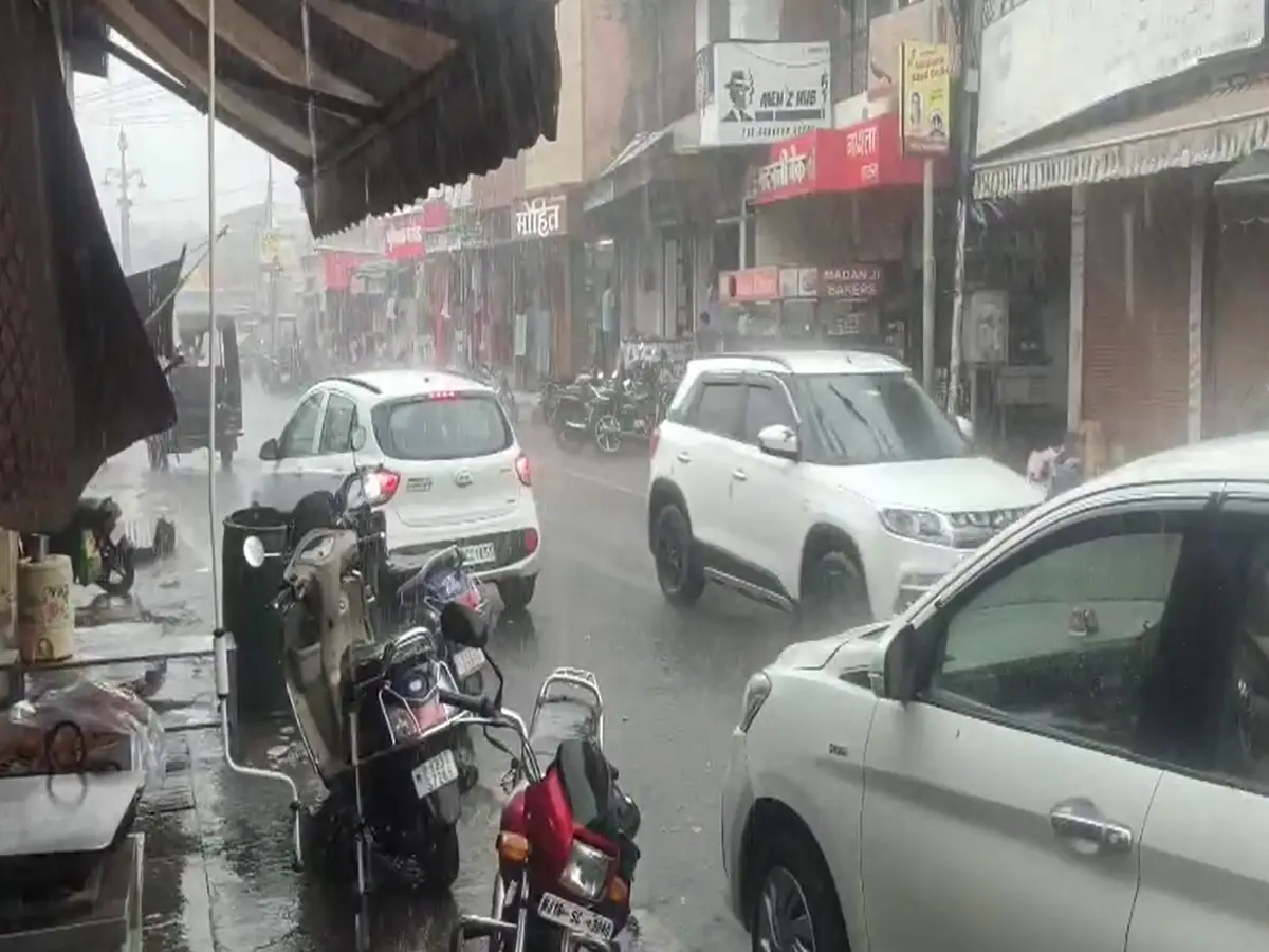 Sikar Weather Update: सीकर में बदला मौसम का मिजाज, झमाझम बारिश से गिरा तापमान, मुस्कुराए किसान