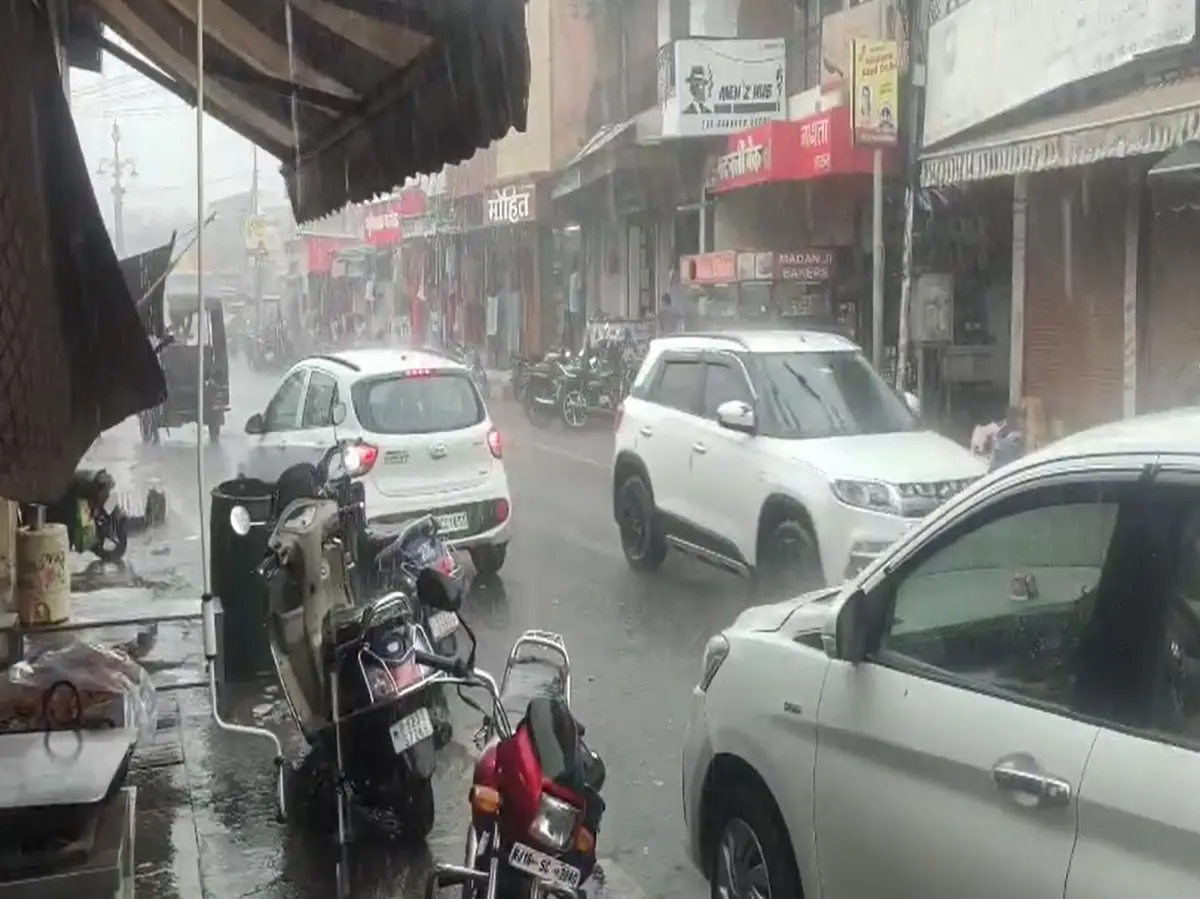 Sikar Weather Update: सीकर में बदला मौसम का मिजाज, झमाझम बारिश से गिरा तापमान, मुस्कुराए किसान Sikar Weather Update: सीकर में बदला मौसम का मिजाज, झमाझम बारिश से गिरा तापमान, मुस्कुराए किसान