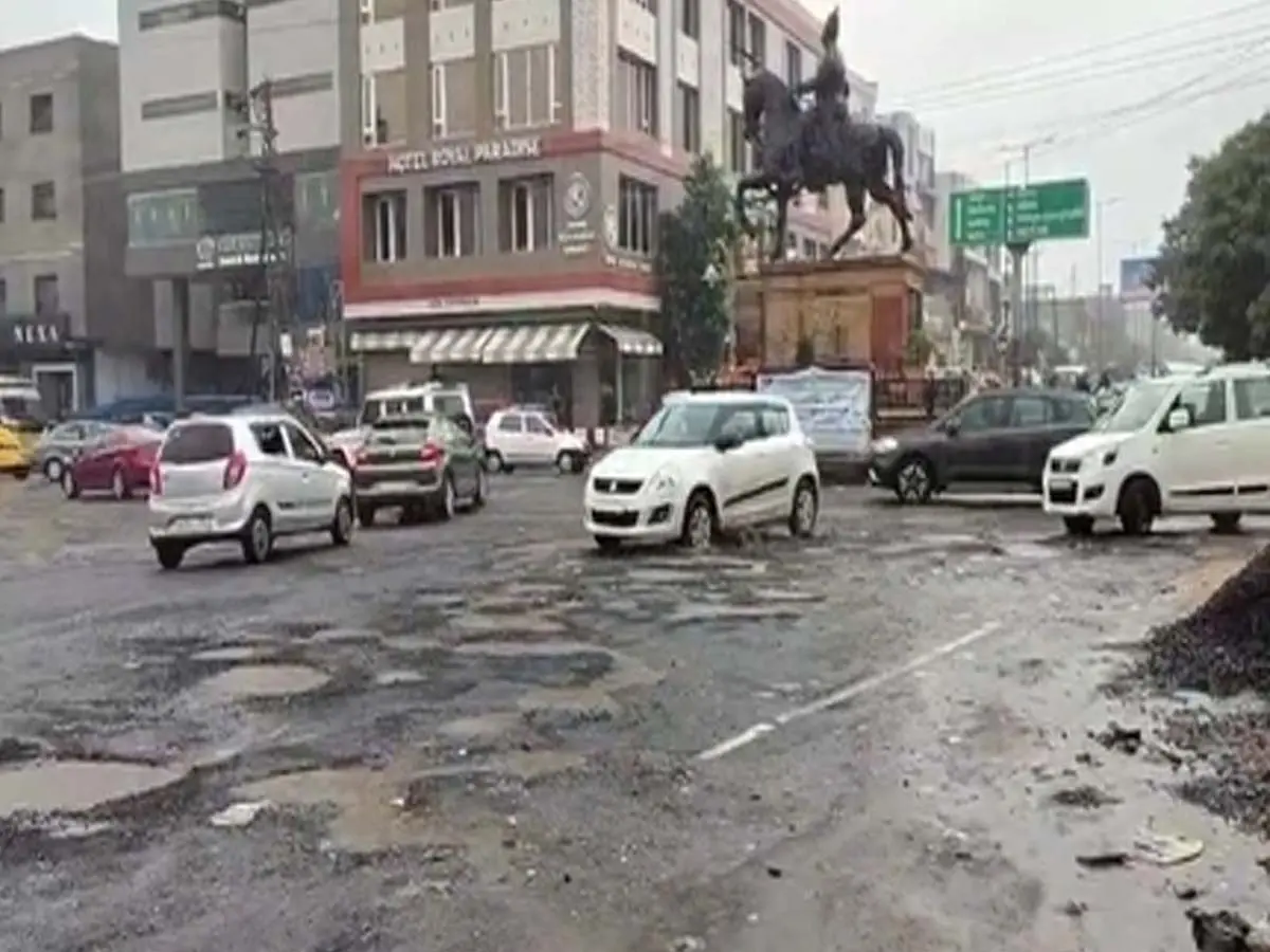 Banswara News : शहर की रेड जोन सड़कों की लिस्ट, अपन रिस्क पर करें सफर Banswara News : शहर की रेड जोन सड़कों की लिस्ट, अपन रिस्क पर करें सफर