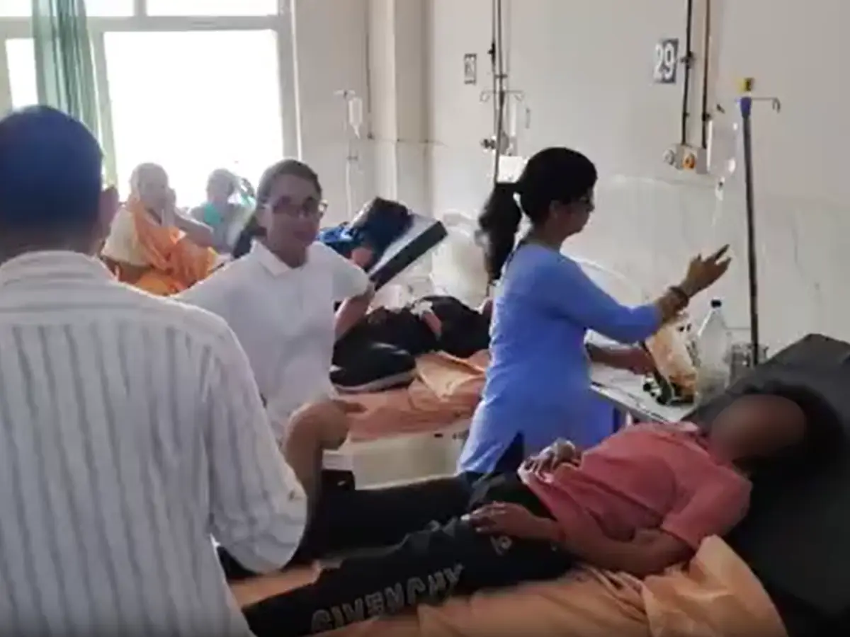 भरतपुर में बेसुध मिली दो नाबालिग, होश आने पर बतायी आपबीती, सुनकर खड़े हो जाएंगे रोंगटे भरतपुर में बेसुध मिली दो नाबालिग, होश आने पर बतायी आपबीती, सुनकर खड़े हो जाएंगे रोंगटे